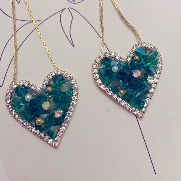 GREEN & Gold Heart Drop Earrings NEW - Picture 2 of 3
